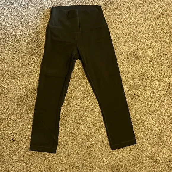 Lululemon Forest Green Cropped Leggings - Picture 1 of 3